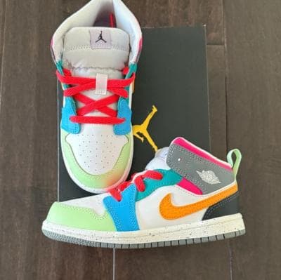 Nike Air Jordan 1 Mid SE Kiddies Sneakers